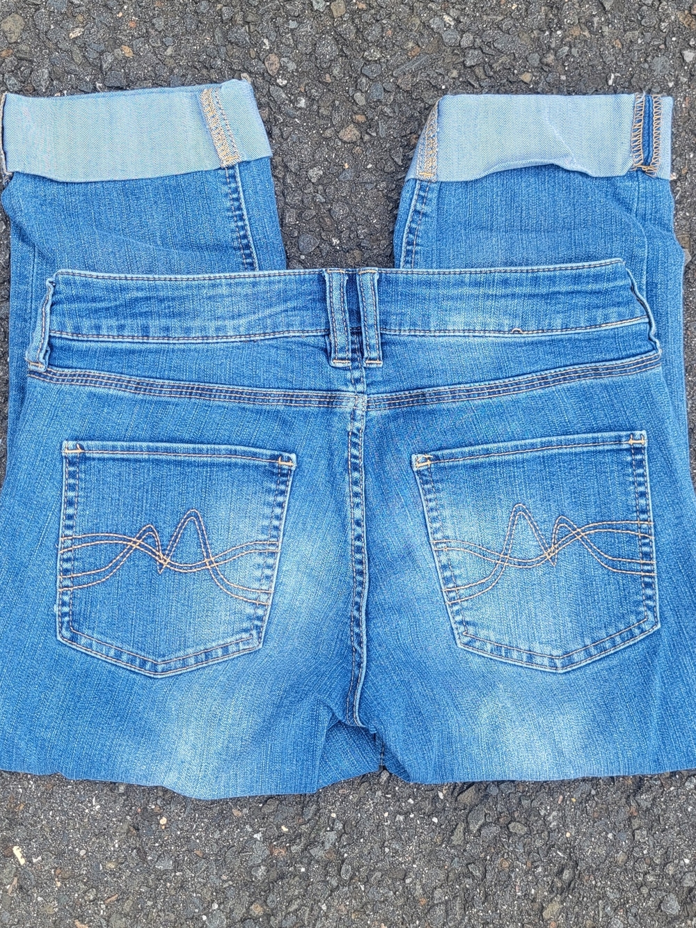 New York & Company NY&C Capri Curvy Crop Blue Denim Jeans